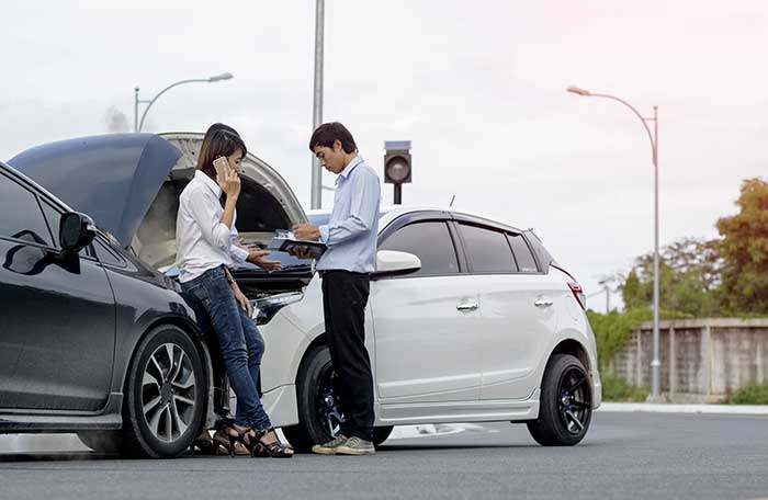 people looking over checklist after getting into car accident